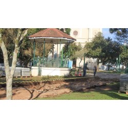 Começa a revitalização da calçada da Praça Atílio de Almeida Barbosa